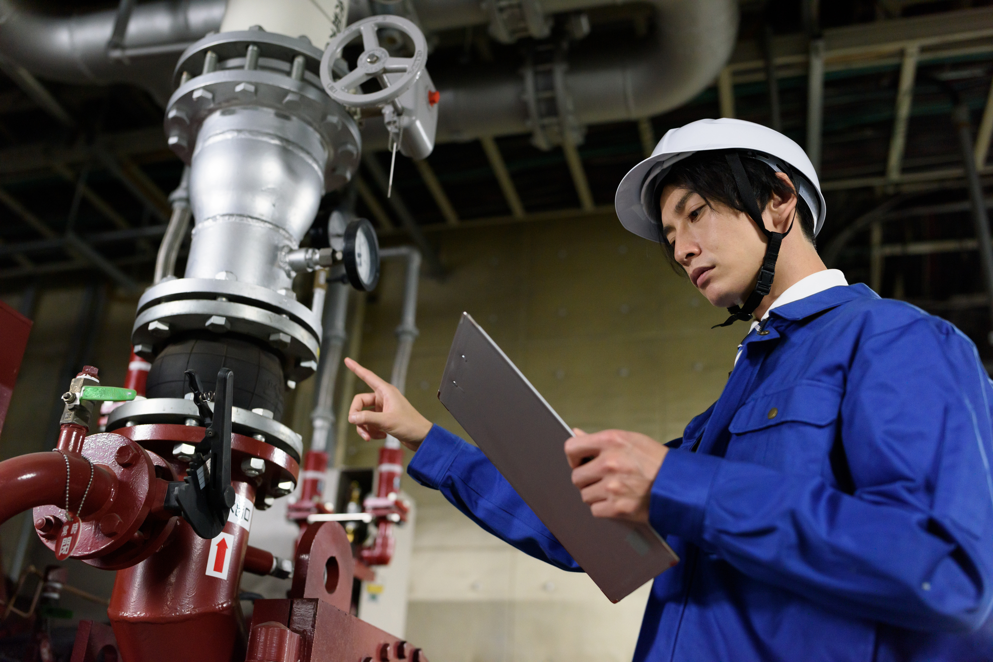 生産/工場で作業する技術者